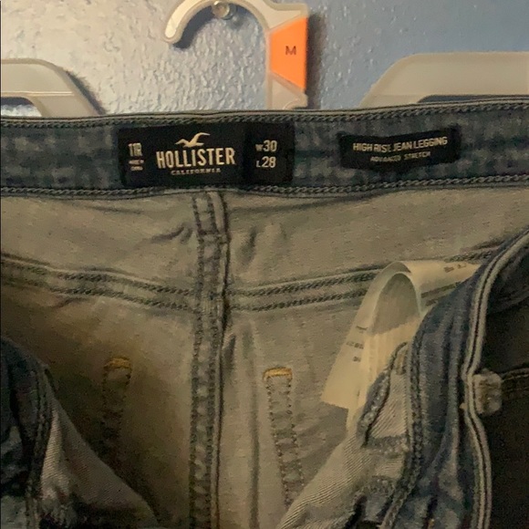 High-Waisted Jeans - Picture 2 of 3